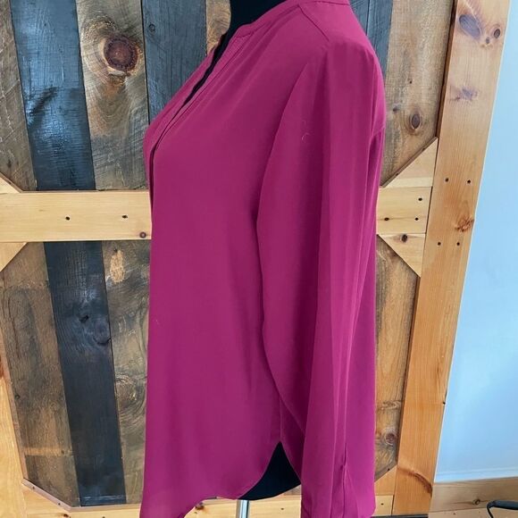 Violet & Claire long sleeved v neck button front fuschia blouse, size S - Picture 4 of 6